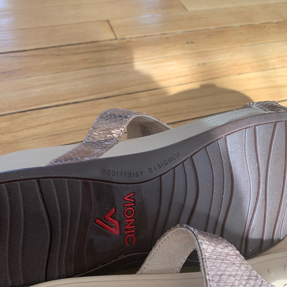 Vionic Adjustable Embossed Platform Slide - image 6